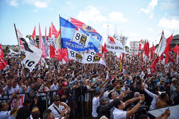 Prabowo Bangga Spanduk...