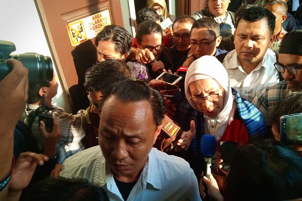 Ratna Sarumpaet Minta...