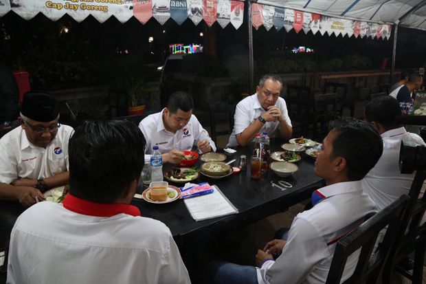 Kulineran di Simpang...