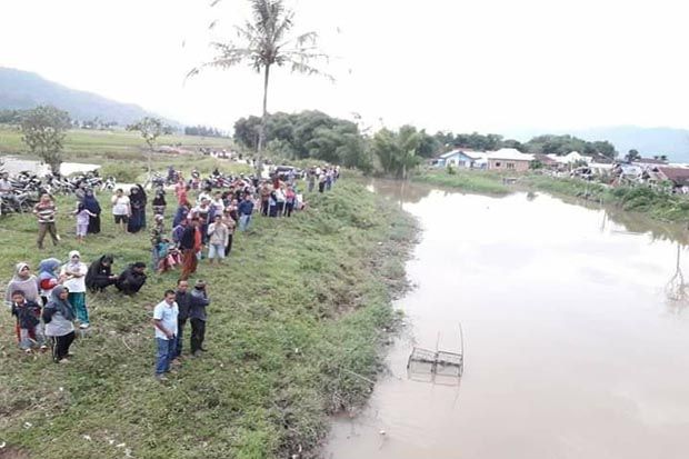 Cari Ikan di Sungai,...