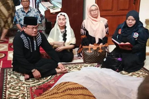 Dari Belanda, Bupati...