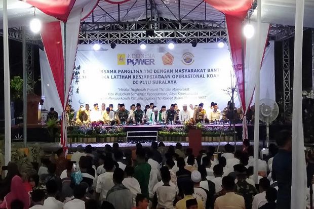 Di Hadapan Ribuan Santri,...