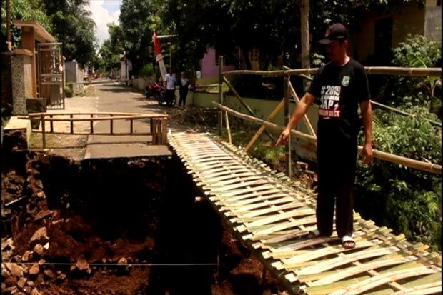 Jembatan Penghubung...