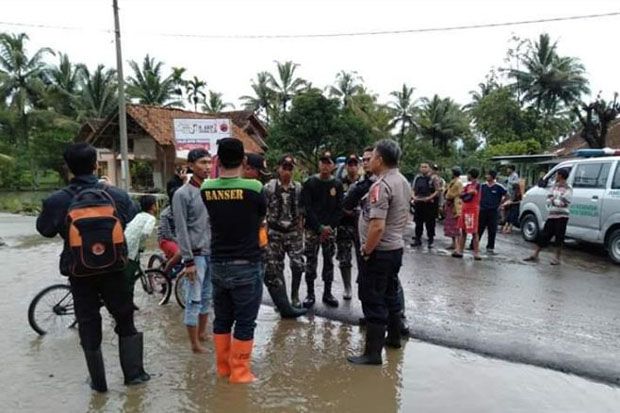 Sebelum Air Terjun Menerjang...