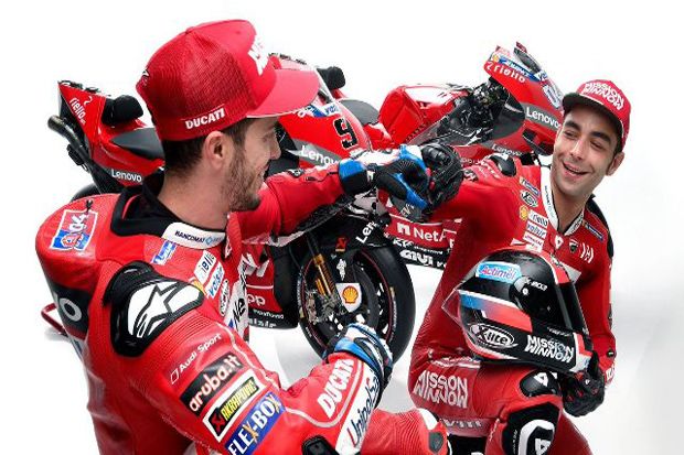 Dovizioso Sibuk Bicara...