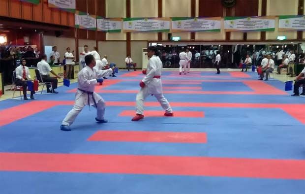 Ratusan Karateka Berebut...