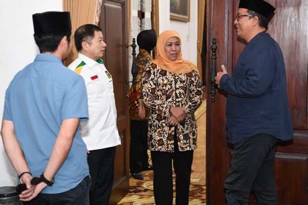 Berkunjung ke Surabaya,...