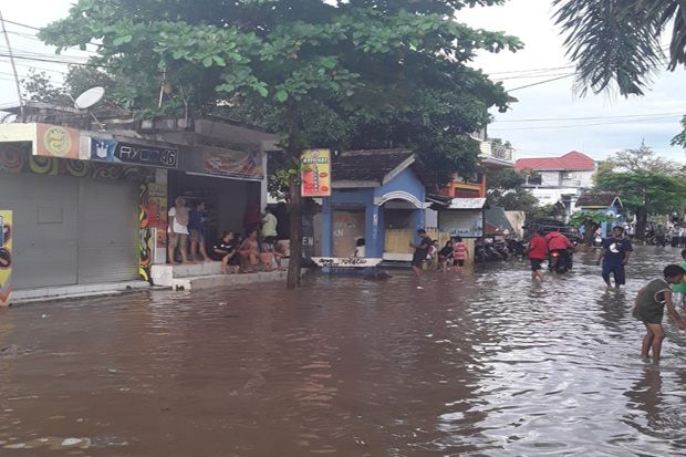 Banjir Bandang Terjang...