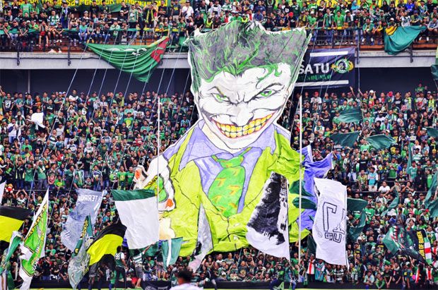 Laga Kandang Persebaya...
