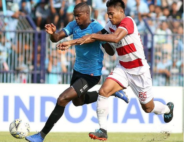 Bungkam Persela, Madura...