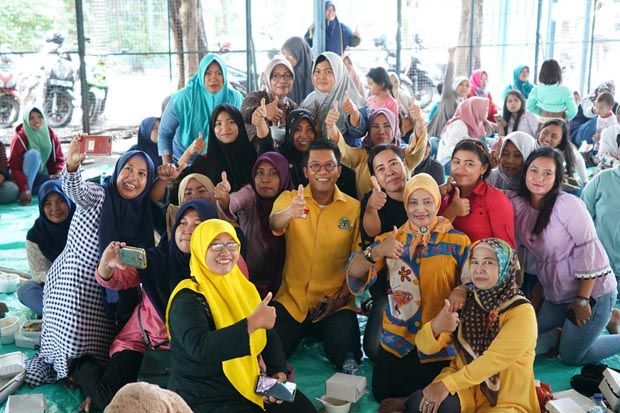 Kampanyekan Jokowi di...