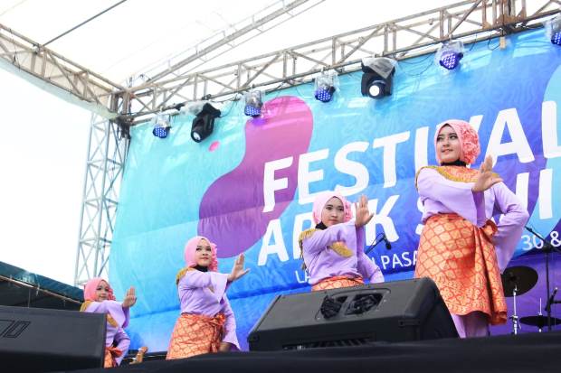 Tari Merakyat Melayu...