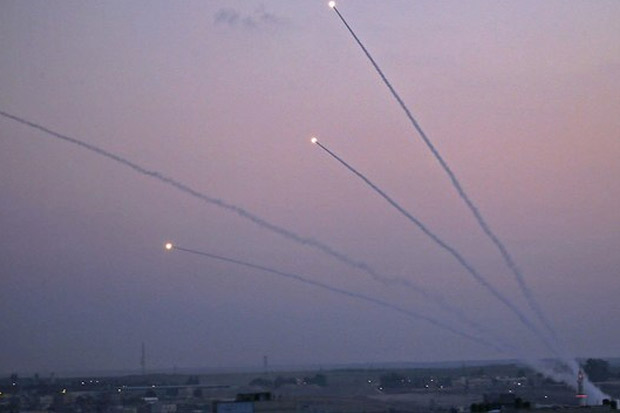 Lima Roket Gaza Hujani...