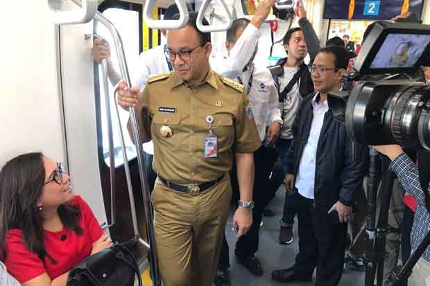 MRT Diskon 50 Persen,...