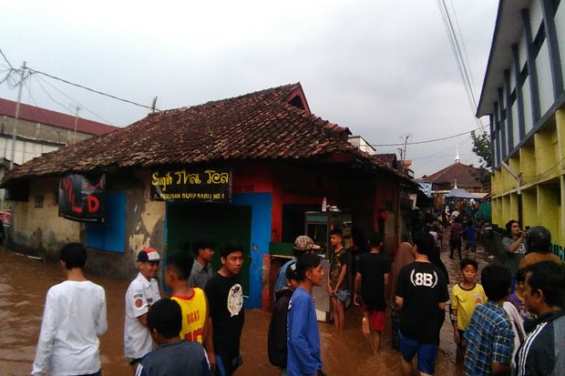Sekolah Dikepung Banjir,...