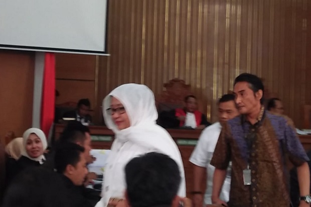 Nanik Tuduh Ratna Jatuhkan...
