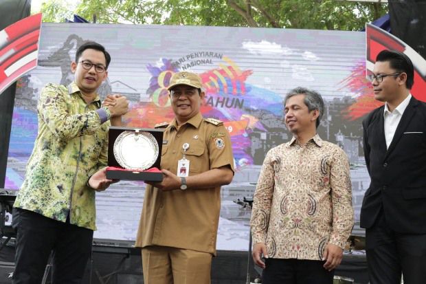 Paman Birin Terima Anugerah...