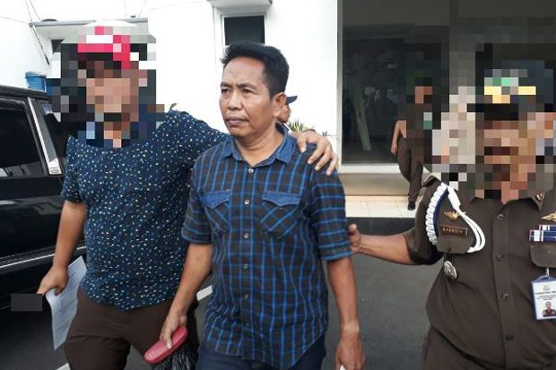 Tim Kejati Lampung Tangkap...