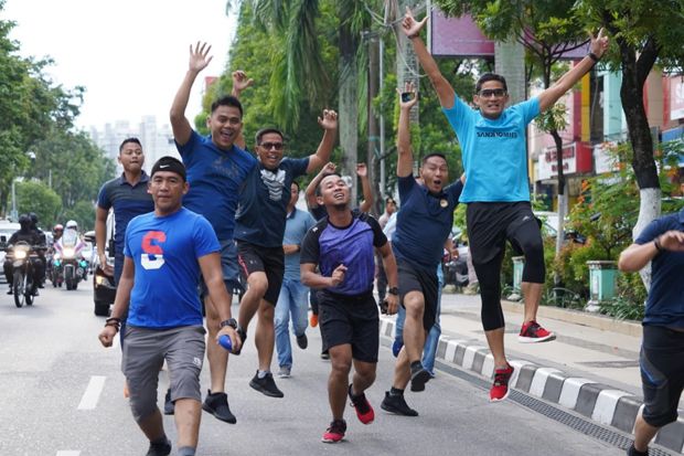 Sandiaga Uno Berlari...