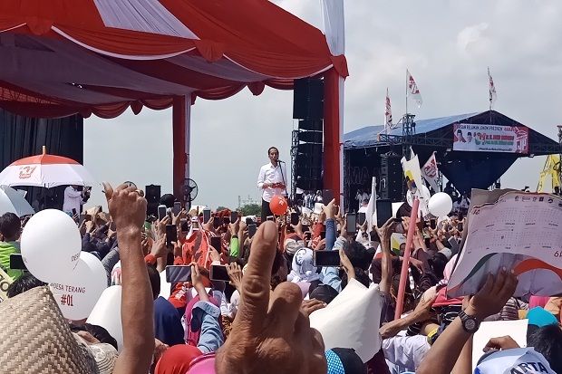 Jokowi Larang Orang...