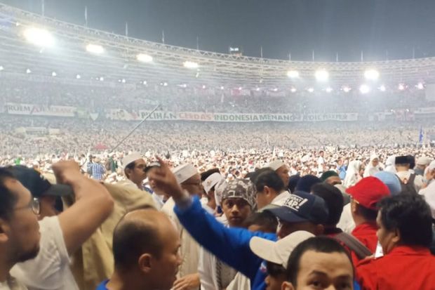 Penuhi Stadion Gelora...