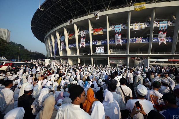 Massa Pendukung Prabowo-Sandi...