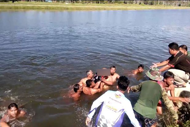 Berenang di Embung Pangandaran,...