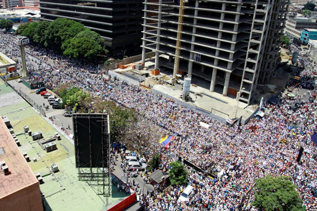 Warga Venezuela Bersatu...