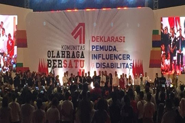 Di Hadapan Komunitas...