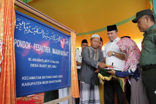 Resmikan Pondok Pesantren,...