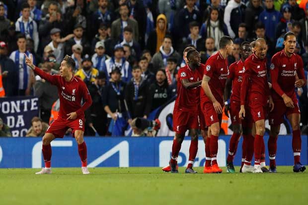 Bombardir Gawang Porto,...