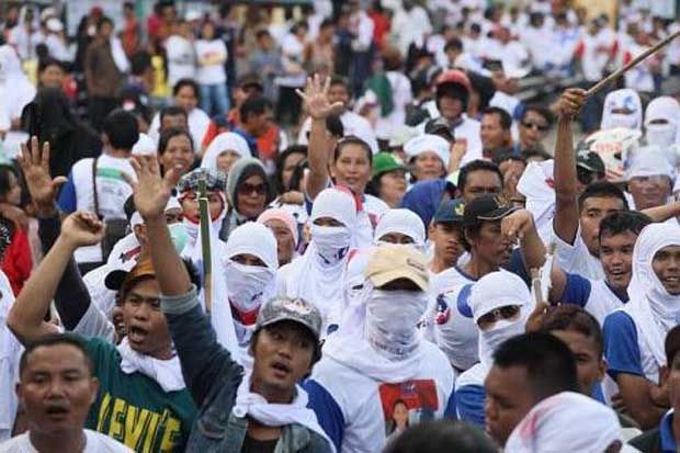 Ribuan Warga Berebut...