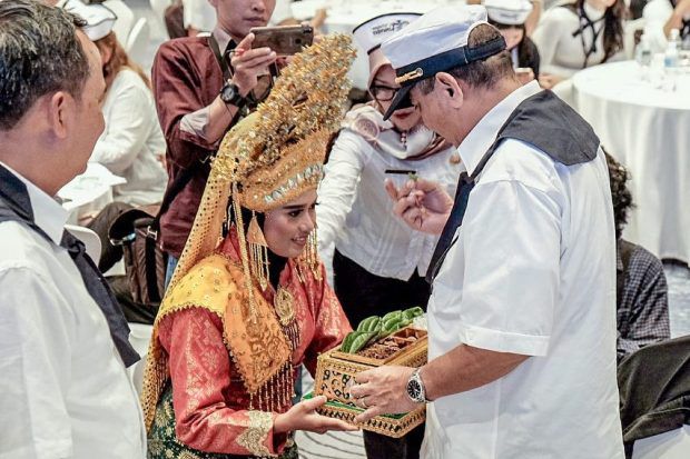 Menpar Arief Yahya Rapat...