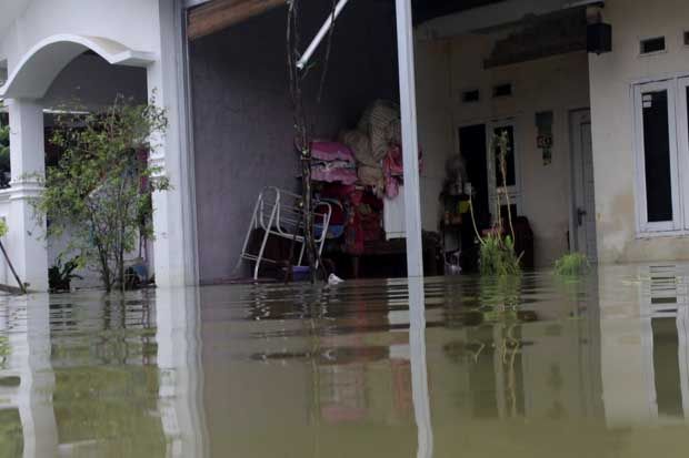 Hari ke-4 Banjir, Ribuan...