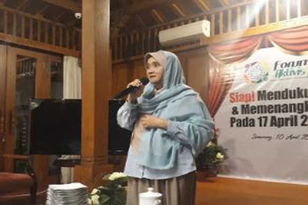 Rustriningsih dan FAAM...
