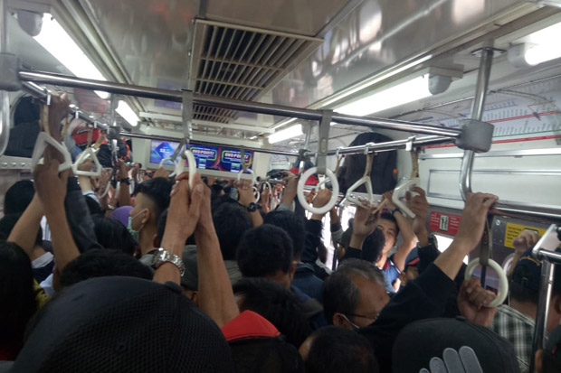 KRL Bekasi-Manggarai...