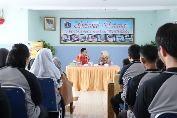 Petugas Panti Sosial...