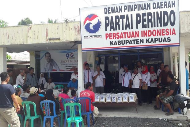 Warga Serbu Bazar Beras...