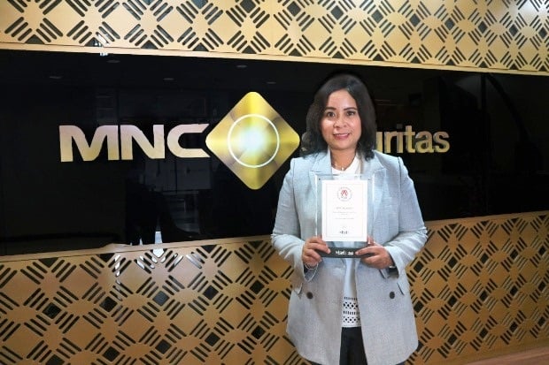 MNC Sekuritas Raih Penghargaan...