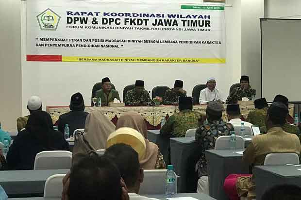 Ikut Mahfud MD, Ribuan...