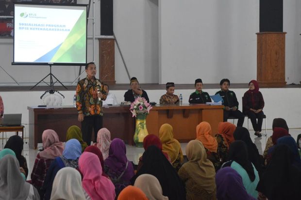 3.180 Guru Honorer Purwakarta...