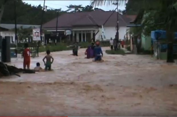 3 Jam Diguyur Hujan,...