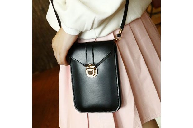Yuk! Intip Tas Handphone...