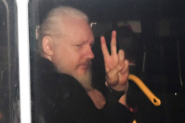 Ayah Assange kepada...