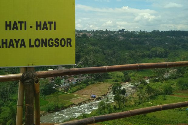 Pembebasan Lahan Jadi...