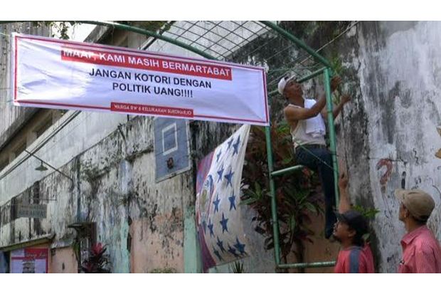 Kampung Anti Politik...