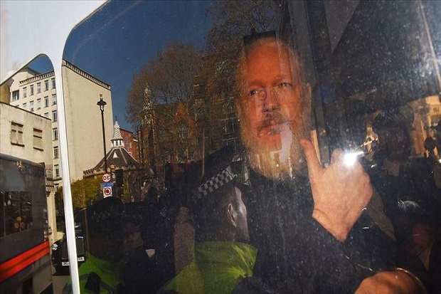 Pengacara: Assange Takut...
