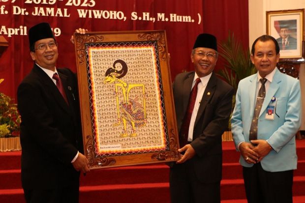 Gantikan Ravik Karsidi,...