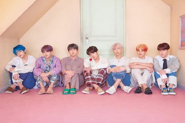 Lagu Boy With Luv BTS...