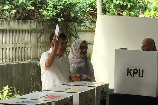 Nyoblos, Istri JK Salah...